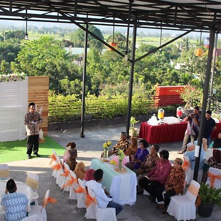 Pratama Hotel & Convention Mataram Exterior photo