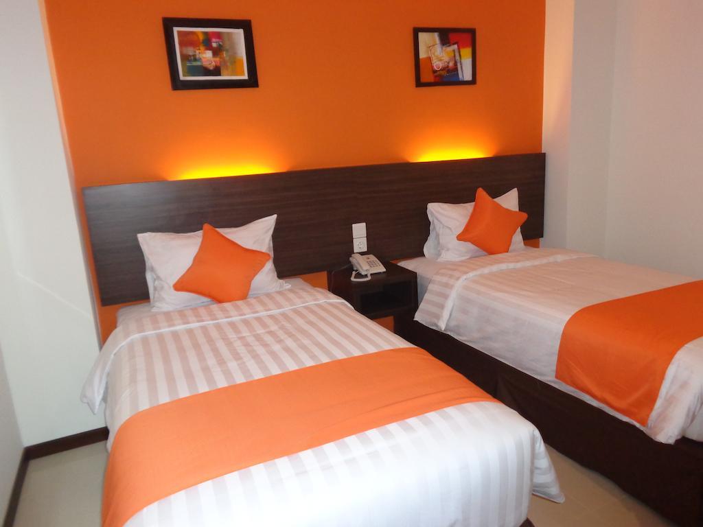 Pratama Hotel & Convention Mataram Exterior photo
