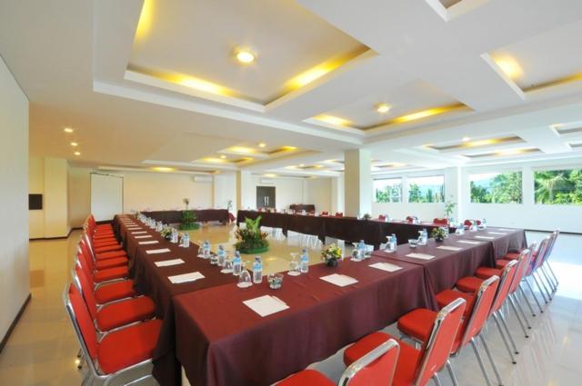 Pratama Hotel & Convention Mataram Exterior photo